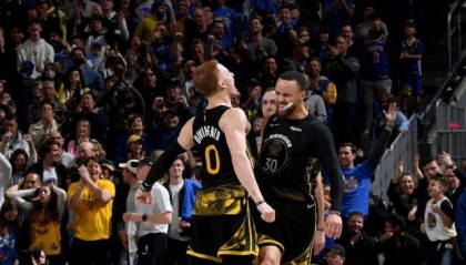 pg模拟器在线试玩-死亡封盖霍勒迪！库里爆发造就又一名场面